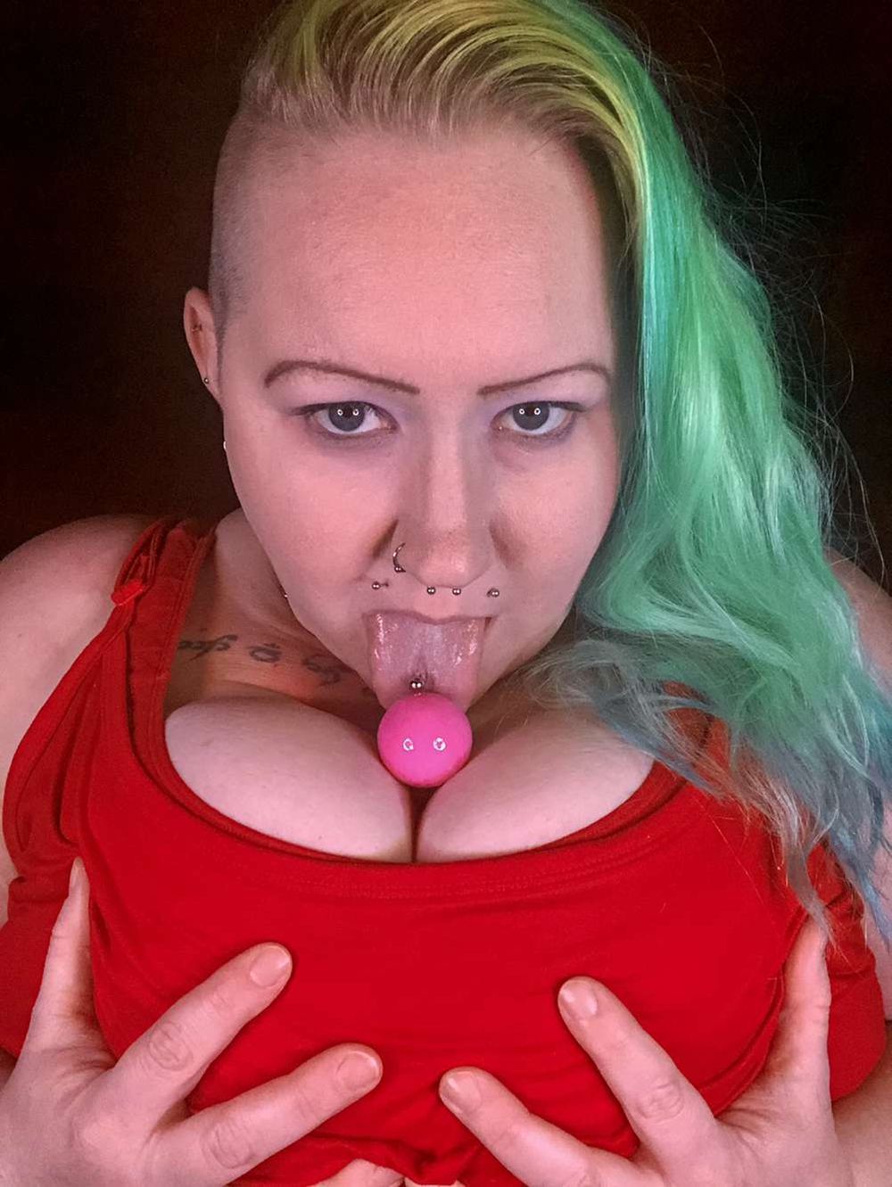 neonprincessxxx OnlyFans leaking fuckmachine