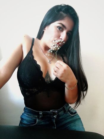 nude nhia92 posting colombia