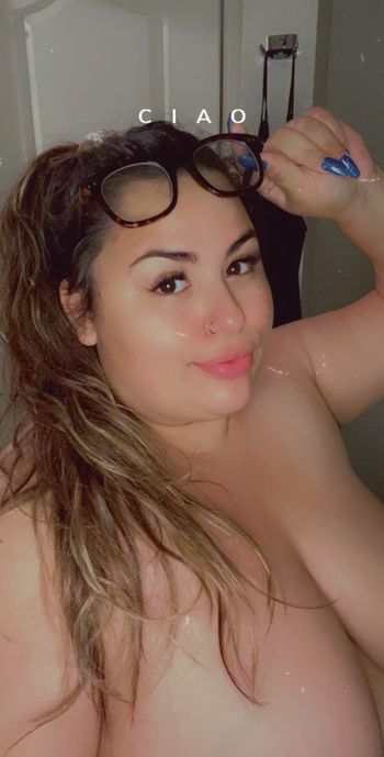 nude niarositass19 posting big ass selfie