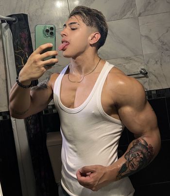 nude nicoacosta doing fit selfie