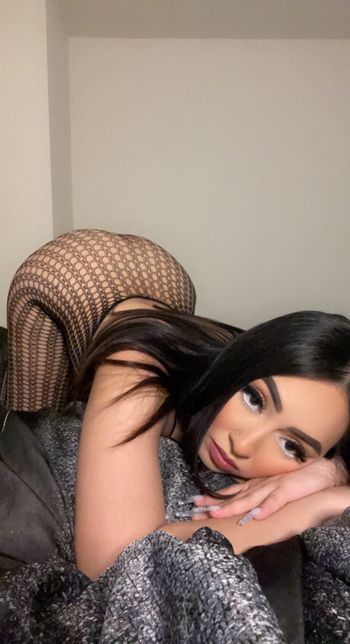 nude nikkiwetkitty posting latina selfie