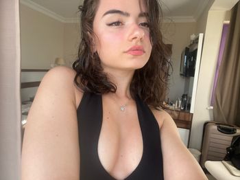 nisakawak OnlyFans latina selfie