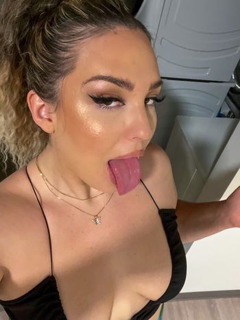 nude nixxdee doing squirt