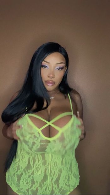 nude novabaeethestarr leaking curves