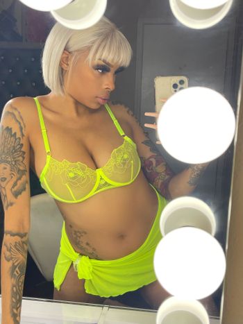 nude official_deafbae posting latina