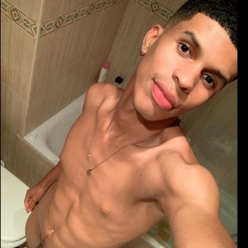 nude omaralbert12 showing male selfie