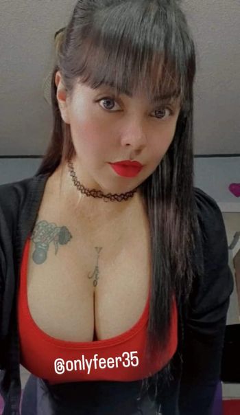 nude onlyfeer35 posting latina selfie