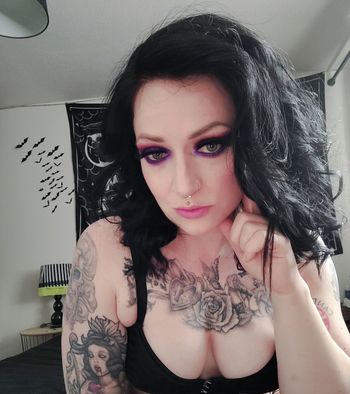 nude onyx-midnight recording streamer selfie