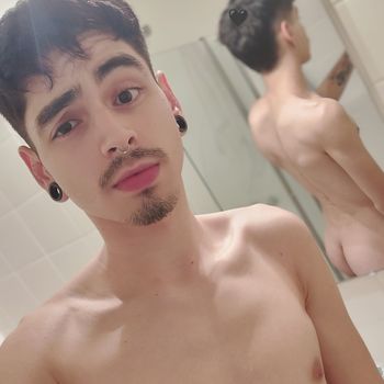 nude ortiiaarloos posting male