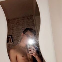 oscarlewis OnlyFans latina selfie