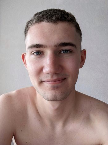 nude ostapwalker doing gay selfie