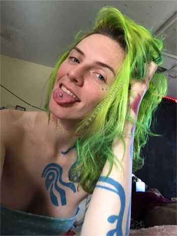 nude pastelpascal_free showing tattoo selfie