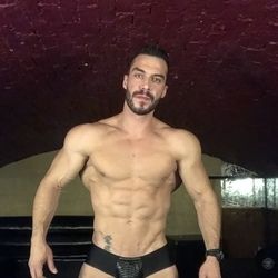 nude paulomoreno posting model selfie