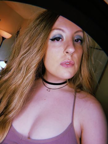 nude pearxxx posting white selfie