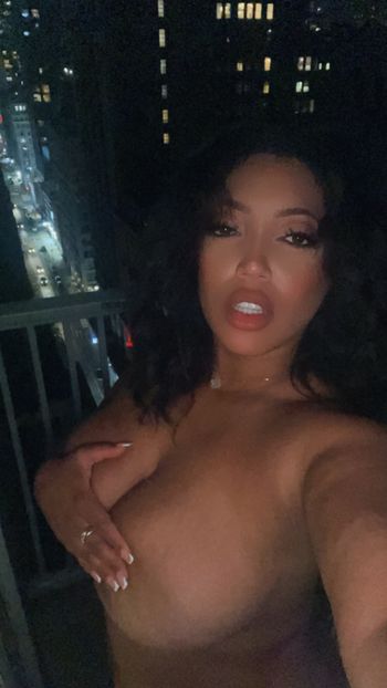 nude perraworld doing latina selfie