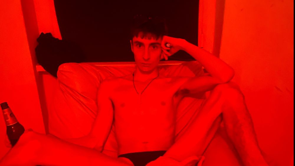 petitebiche24 OnlyFans showing male