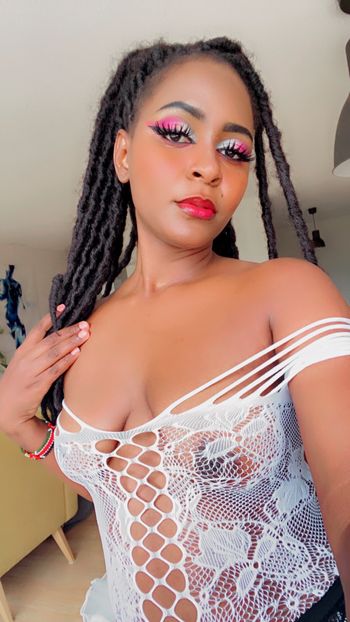 nude petiterissah doing petite selfie