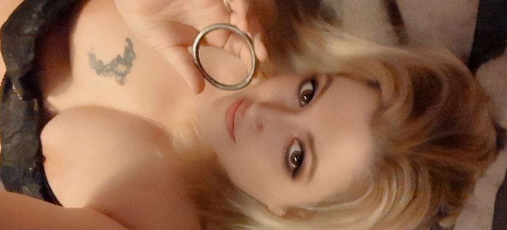 pixiestix_1 OnlyFans doing submissive