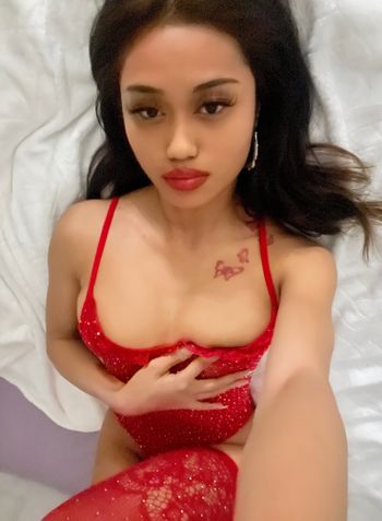 nude plvygrl posting asian selfie