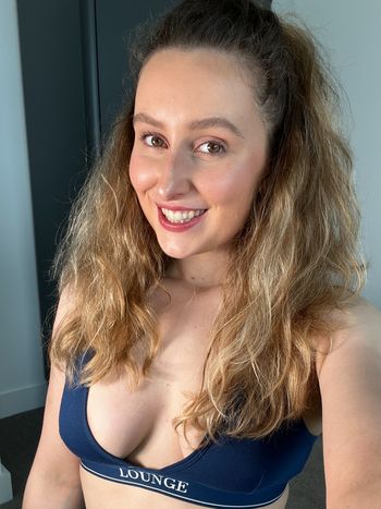 nude poppyevans showing live selfie