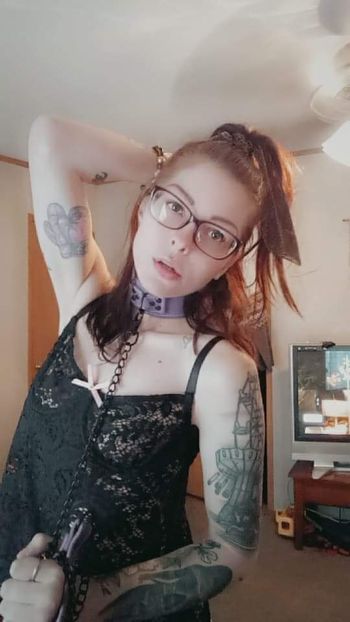 nude pretty_in_ink92 feet selfie