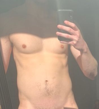 nude pricelesspisces doing male selfie