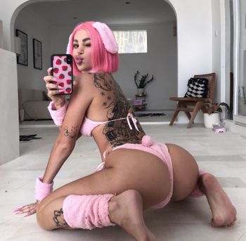 nude princessmik0 posting streamer selfie