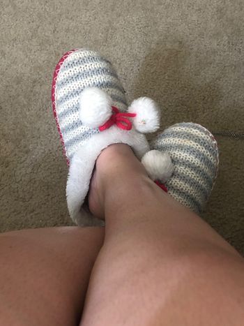 nude princessofhandsandfeet doing findom selfie