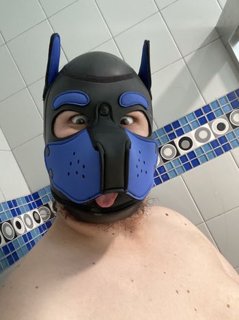 nude puptobias posting nerd selfie