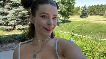 nude queen_egirl27 showing piercing selfie