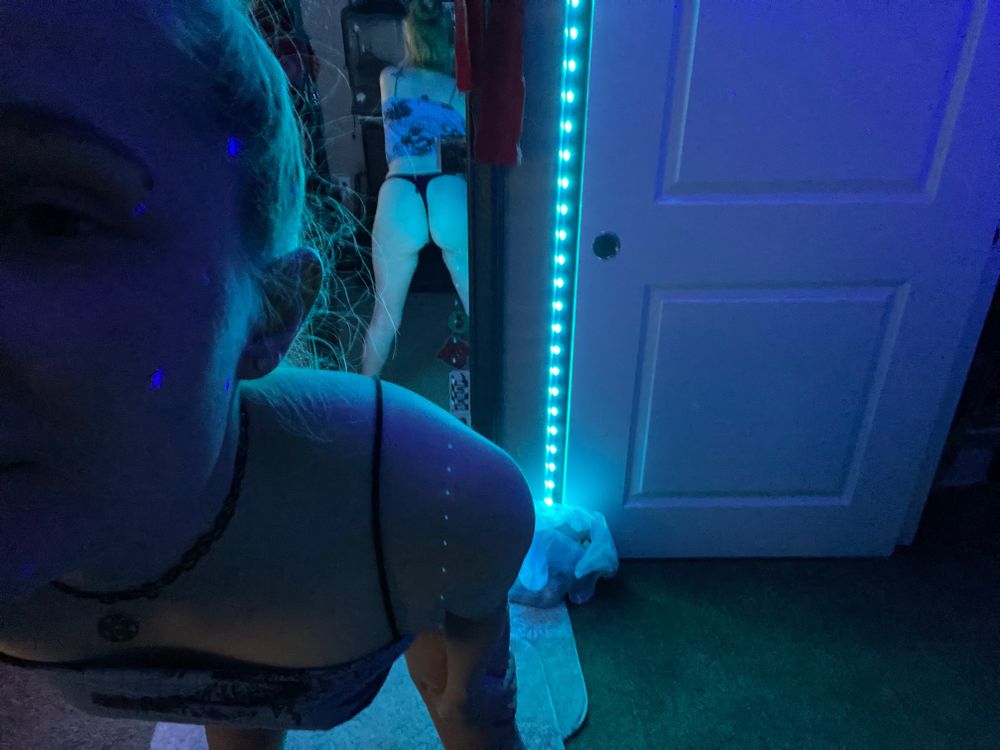 queen_karmalynn OnlyFans showing toys