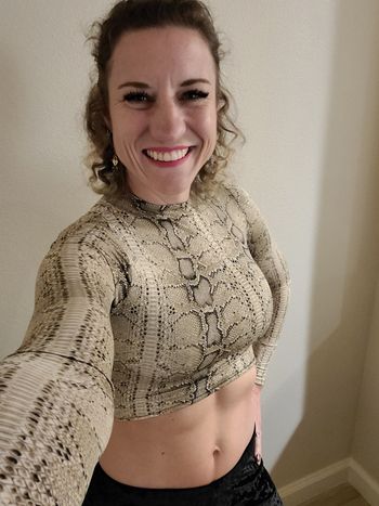 nude queengoddesskatie posting custom content selfie