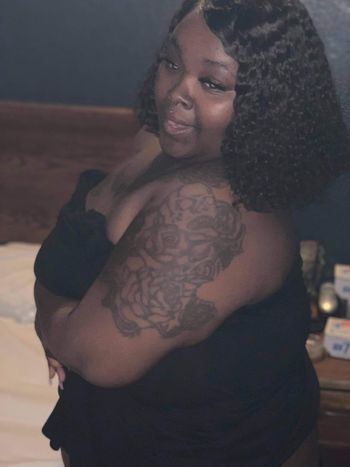 queenjuicy OnlyFans curves