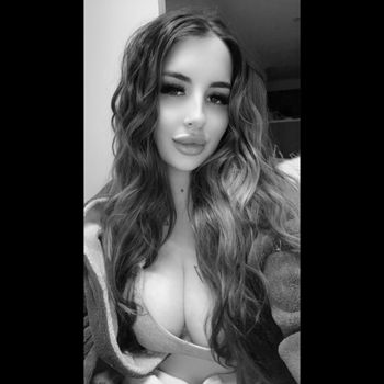 nude queenmon22 doing milf