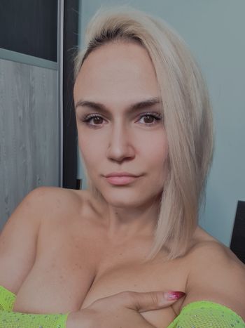 nude queenofsquats recording lesbian selfie