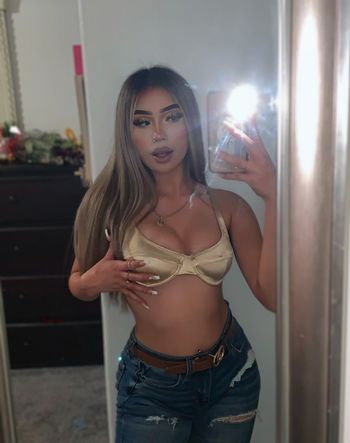 nude queenv007 posting messaging selfie