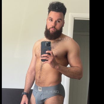 nude r_hungfree doing streamer selfie