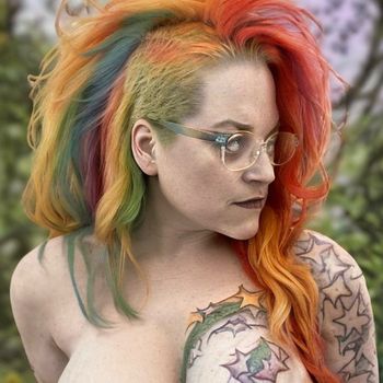 nude rainb0w.star showing video call selfie