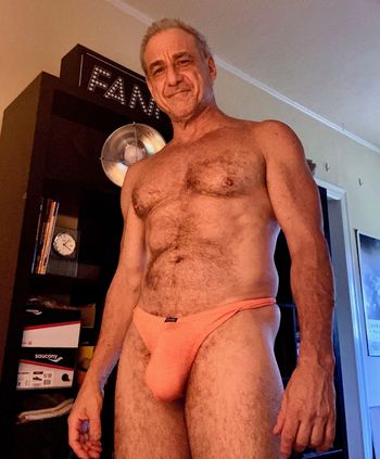 nude realguyla posting exhibitionism selfie