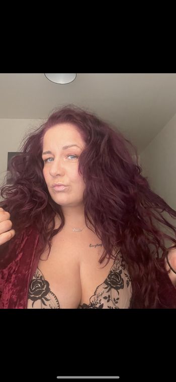 nude redheadbbw548 posting custom content selfie