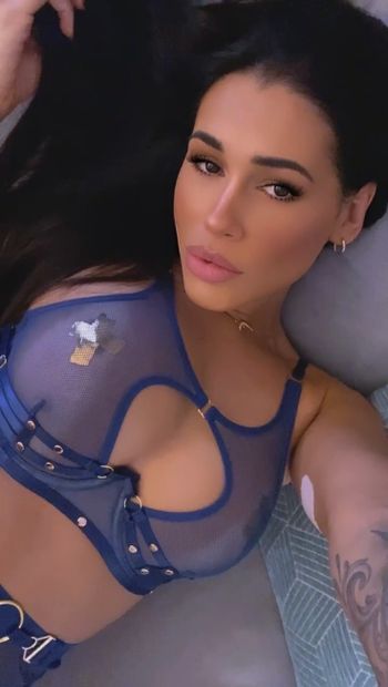 nude renathaparis showing white selfie