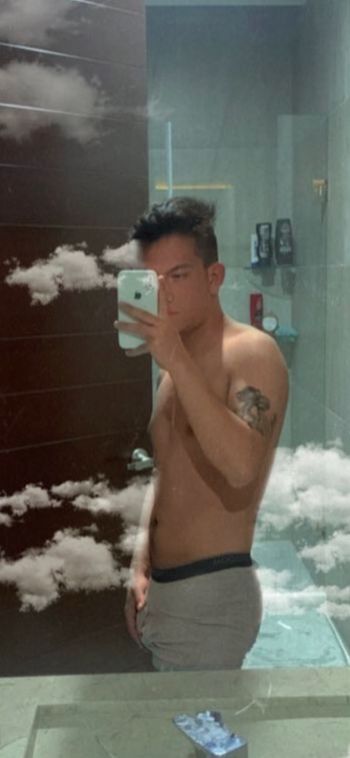 nude reycesaar doing male selfie