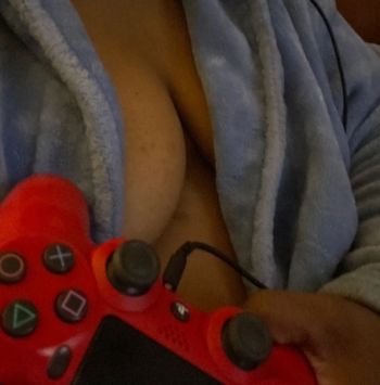 nude richgamergirl showing latina