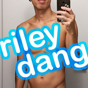 nude rileydang doing united states selfie