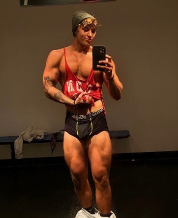 nude rippedjosh doing custom content