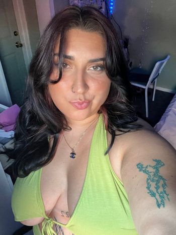 nude rosselleee latina selfie