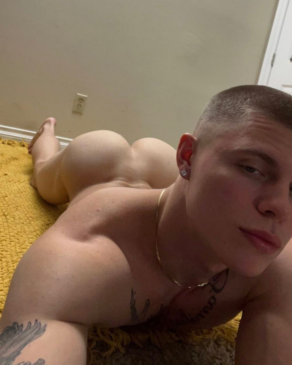 russiangayguysfree OnlyFans Russia