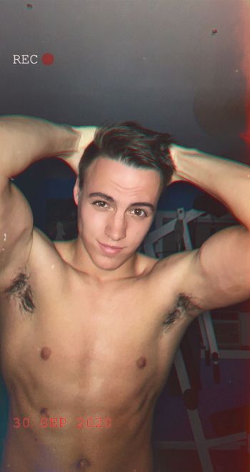 nude ryan_smith00 showing teen selfie