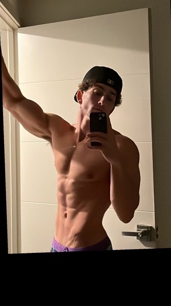 nude ryankaoudd United States selfie