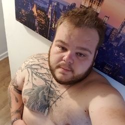 nude rybear_93 posting gay selfie